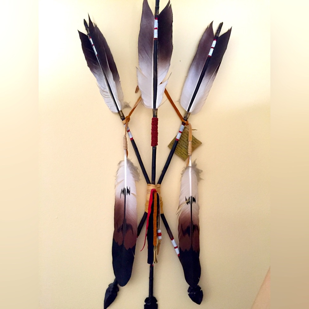 Arrow Indian feather wall hanging! Original Native American piece